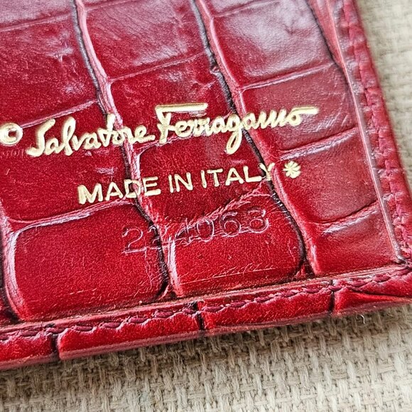 Salvatore Ferragamo Card Holder Embossed Vara Red Leather Bifold Wallet Italy - Picture 12 of 14